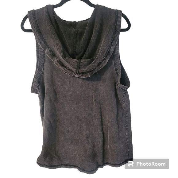 NWOT Sew in Love Women's Large Gray Acid Wash Sleeveless Hooded Shirt - Picture 5 of 5